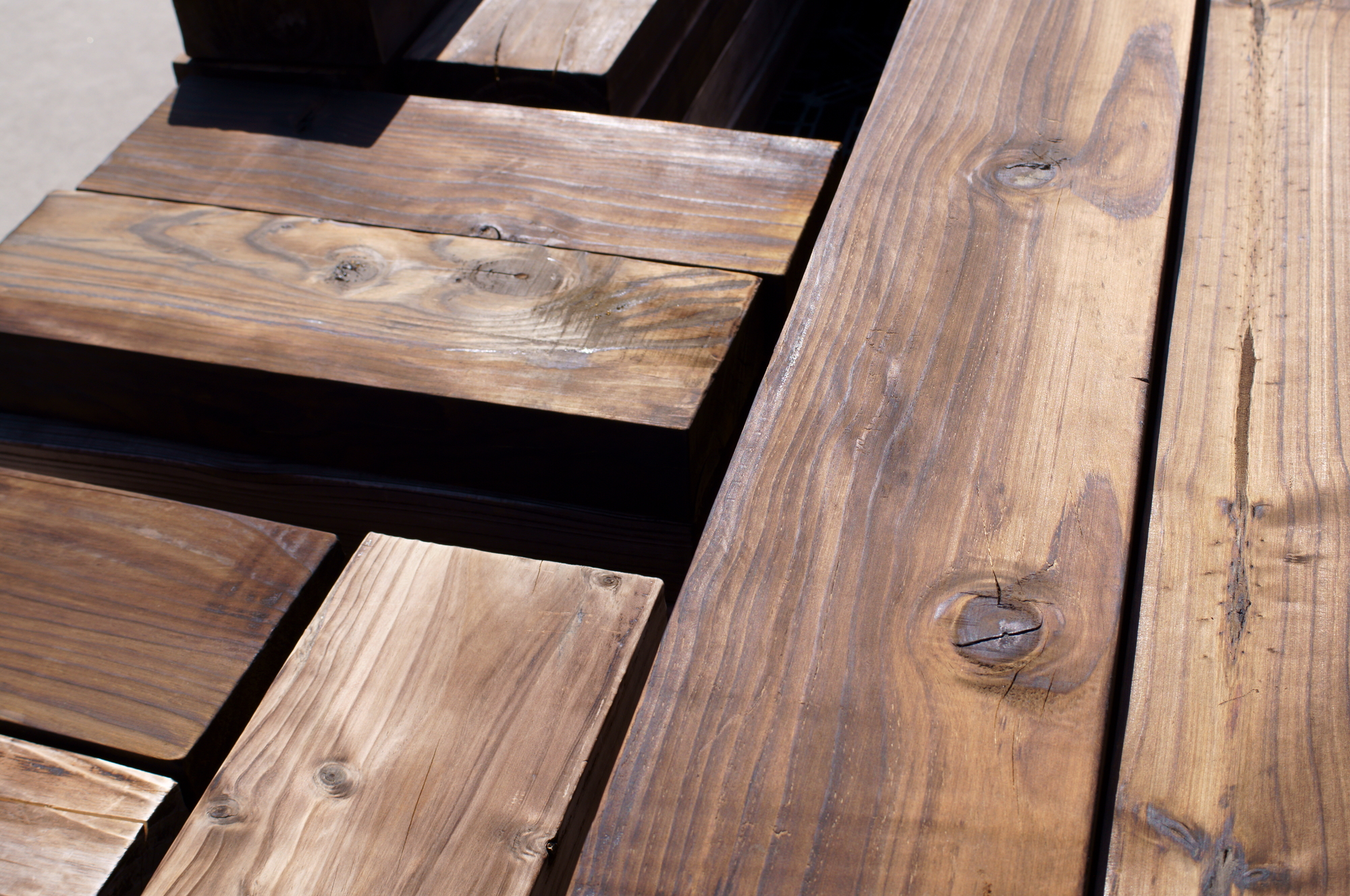 ウッドデッキ用「防腐注入木材（防腐注入材）」の特徴や安全性、加圧注入材について